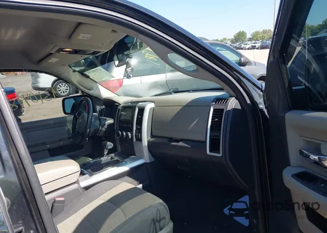 2010 Dodge Ram 1500 Slt/Sport/Trx z USA, uszkodzony, nr VIN 1D7RV1GT0AS110301